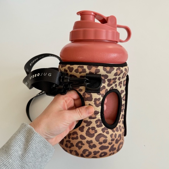 HydroJug Pro Jug Water Bottle with Animal Print Sleeve - Picture 4 of 6